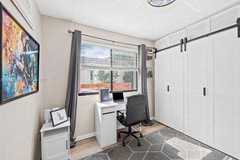 House in Coconut Creek, Florida 4 bedrooms, 206.52 sq.m. № 1987638 - photo 16