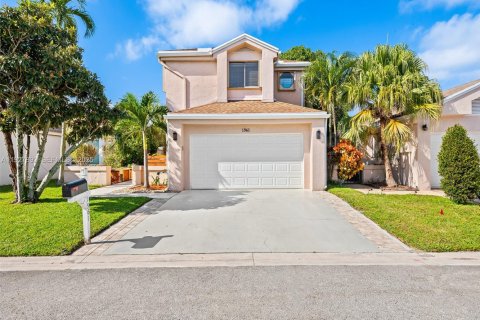 House in Coconut Creek, Florida 4 bedrooms, 206.52 sq.m. № 1987638 - photo 3