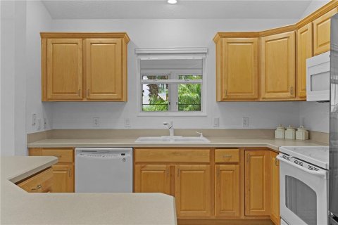 House in The Villages, Florida 3 bedrooms, 141.86 sq.m. № 1827923 - photo 17