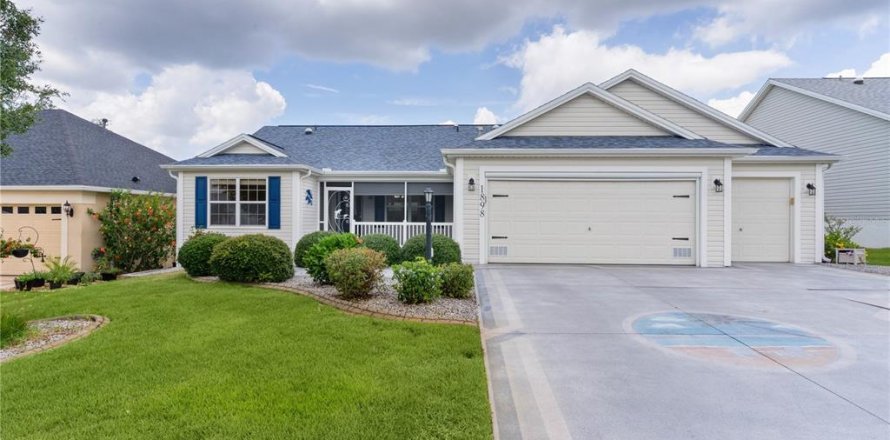 House in The Villages, Florida 3 bedrooms, 141.86 sq.m. № 1827923