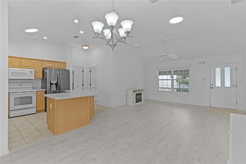House in The Villages, Florida 3 bedrooms, 141.86 sq.m. № 1827923 - photo 14
