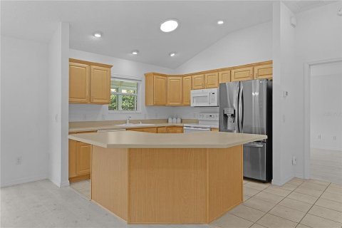 House in The Villages, Florida 3 bedrooms, 141.86 sq.m. № 1827923 - photo 15