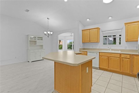 House in The Villages, Florida 3 bedrooms, 141.86 sq.m. № 1827923 - photo 20