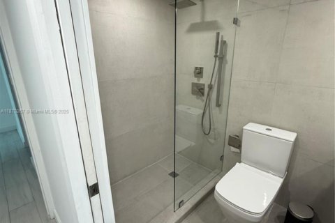 Condo in Miami Beach, Florida, 2 bedrooms № 1895778 - photo 25