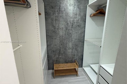 Condo in Miami Beach, Florida, 2 bedrooms № 1895778 - photo 18