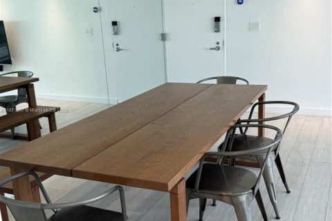 Condo in Miami Beach, Florida, 2 bedrooms № 1895778 - photo 10