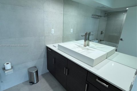 Condo in Miami Beach, Florida, 2 bedrooms № 1895778 - photo 15