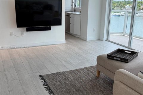 Condo in Miami Beach, Florida, 2 bedrooms № 1895778 - photo 7