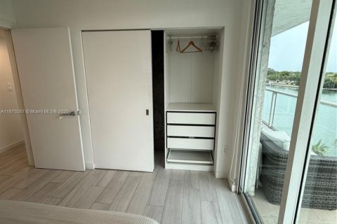Condo in Miami Beach, Florida, 2 bedrooms № 1895778 - photo 20
