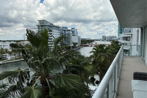 Condo in Miami Beach, Florida, 2 bedrooms № 1895778 - photo 5