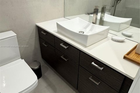 Condo in Miami Beach, Florida, 2 bedrooms № 1895778 - photo 26