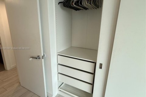 Condo in Miami Beach, Florida, 2 bedrooms № 1895778 - photo 21