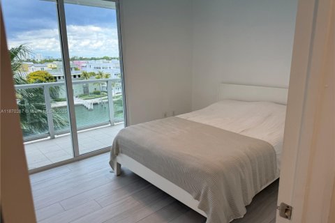 Condo in Miami Beach, Florida, 2 bedrooms № 1895778 - photo 19