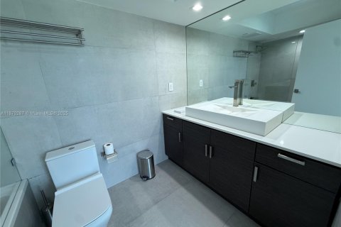 Condo in Miami Beach, Florida, 2 bedrooms № 1895778 - photo 16