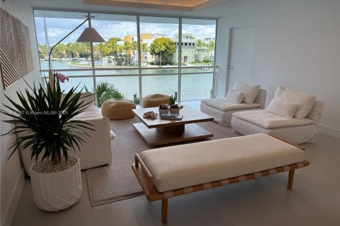 Condo in Miami Beach, Florida, 2 bedrooms № 1895778 - photo 29