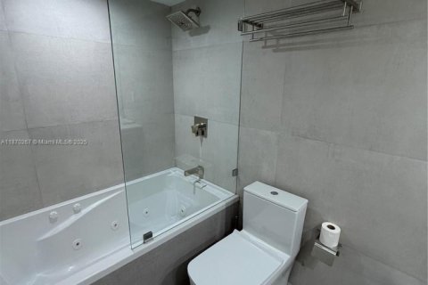 Condo in Miami Beach, Florida, 2 bedrooms № 1895778 - photo 17
