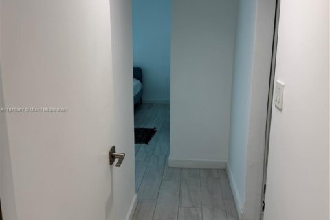 Condo in Miami Beach, Florida, 2 bedrooms № 1895778 - photo 14