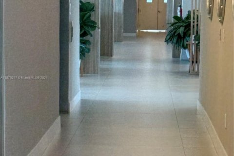 Condo in Miami Beach, Florida, 2 bedrooms № 1895778 - photo 28