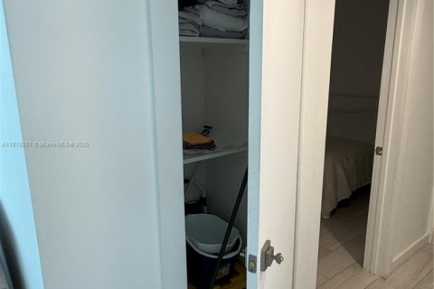 Condo in Miami Beach, Florida, 2 bedrooms № 1895778 - photo 27