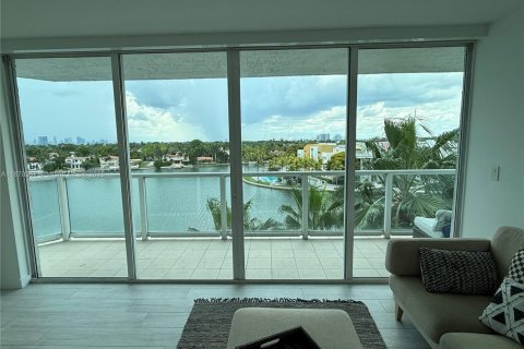 Condo in Miami Beach, Florida, 2 bedrooms № 1895778 - photo 1