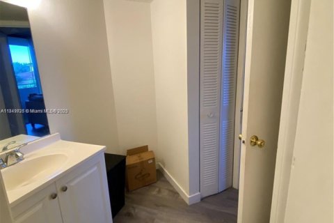 Copropriété à louer à Miami, Floride: 2 chambres, 106.19 m2 № 1838681 - photo 11
