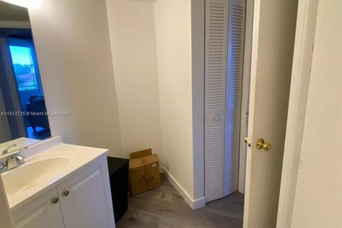 Copropriété à louer à Miami, Floride: 2 chambres, 106.19 m2 № 1838681 - photo 18