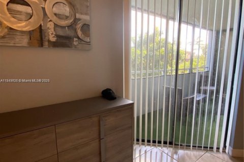Copropriété à louer à Miami, Floride: 2 chambres, 106.19 m2 № 1838681 - photo 15