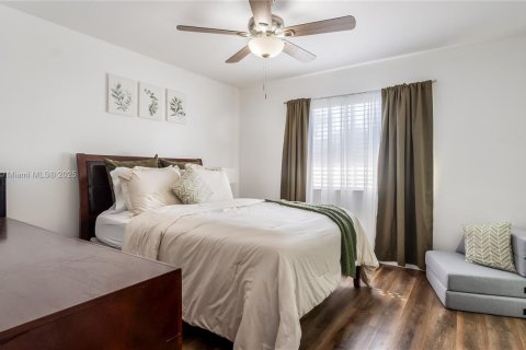 Adosado en venta en Miami, Florida, 3 dormitorios, 117.99 m2 № 1954530 - foto 24