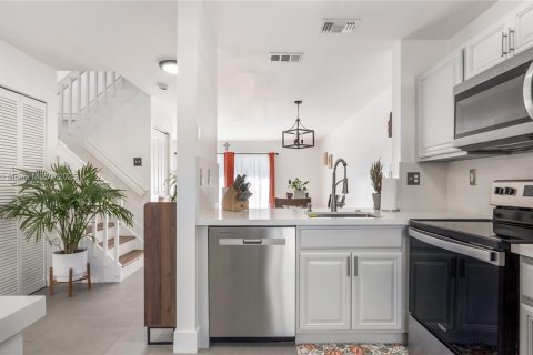 Adosado en venta en Miami, Florida, 3 dormitorios, 117.99 m2 № 1954530 - foto 4