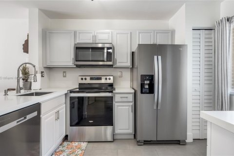 Adosado en venta en Miami, Florida, 3 dormitorios, 117.99 m2 № 1954530 - foto 2