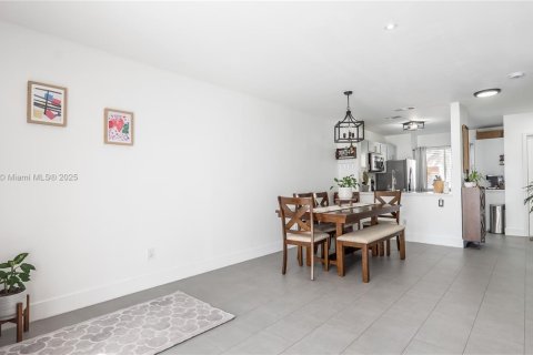 Adosado en venta en Miami, Florida, 3 dormitorios, 117.99 m2 № 1954530 - foto 10