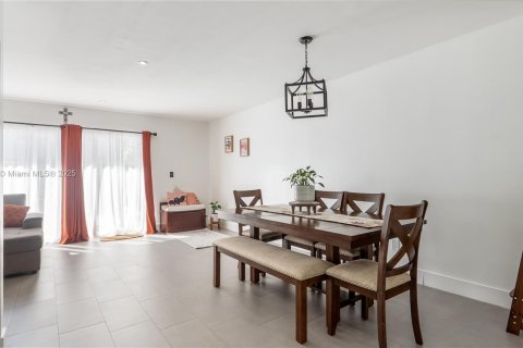 Adosado en venta en Miami, Florida, 3 dormitorios, 117.99 m2 № 1954530 - foto 8