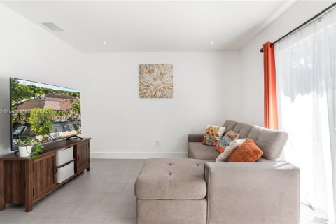 Adosado en venta en Miami, Florida, 3 dormitorios, 117.99 m2 № 1954530 - foto 13