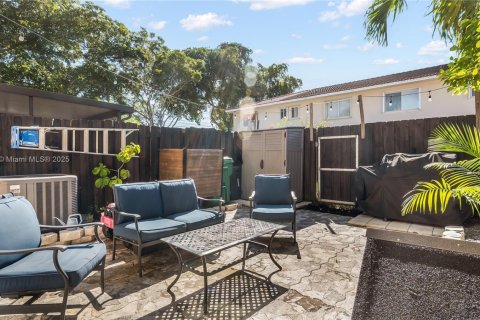 Adosado en venta en Miami, Florida, 3 dormitorios, 117.99 m2 № 1954530 - foto 15