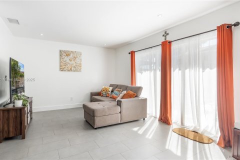 Adosado en venta en Miami, Florida, 3 dormitorios, 117.99 m2 № 1954530 - foto 12