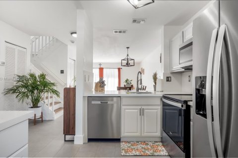 Adosado en venta en Miami, Florida, 3 dormitorios, 117.99 m2 № 1954530 - foto 3