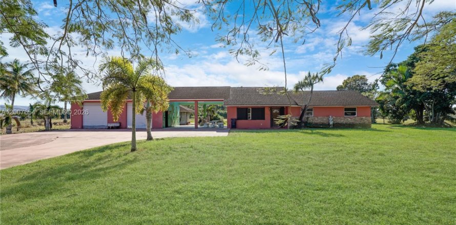 House in Miami, Florida 4 bedrooms, 204.2 sq.m. № 2243985
