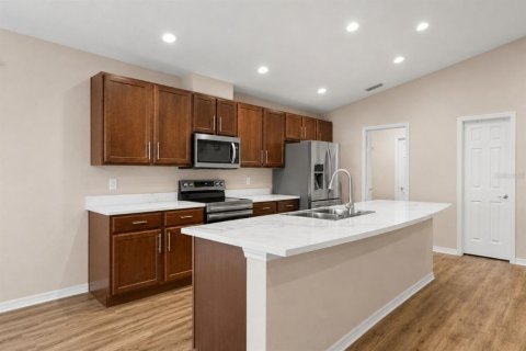 House in Lakeland, Florida 4 bedrooms, 159.33 sq.m. № 2226460 - photo 11