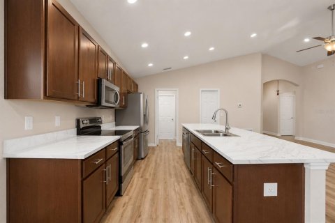 House in Lakeland, Florida 4 bedrooms, 159.33 sq.m. № 2226460 - photo 14