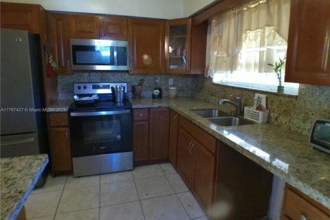 Casa en venta en North Miami Beach, Florida, 3 dormitorios, 133.78 m2 № 1983690 - foto 12