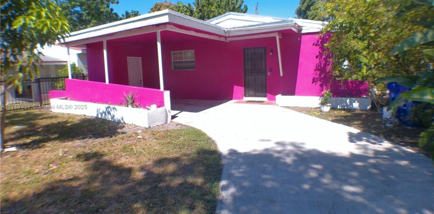 Casa en North Miami Beach, Florida 3 dormitorios, 133.78 m2 № 1983690