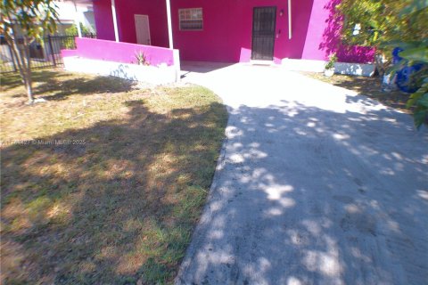 Casa en venta en North Miami Beach, Florida, 3 dormitorios, 133.78 m2 № 1983690 - foto 3