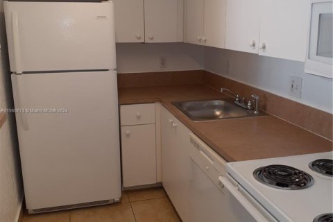 Condo in Miami, Florida, 1 bedroom  № 1867725 - photo 6
