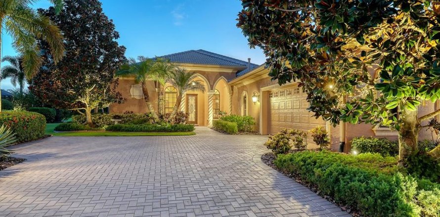 Villa ou maison à Lakewood Ranch, Floride 3 chambres, 229.93 m2 № 2418344