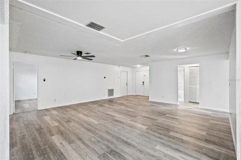 House in Clearwater, Florida 2 bedrooms, 118.36 sq.m. № 1446525 - photo 6