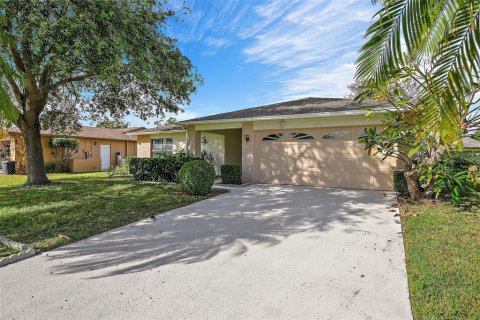 House in Clearwater, Florida 2 bedrooms, 118.36 sq.m. № 1446525 - photo 1
