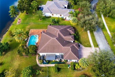 Villa ou maison à vendre à Davie, Floride: 4 chambres, 284.28 m2 № 1976649 - photo 20