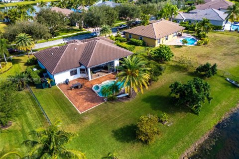 Villa ou maison à vendre à Davie, Floride: 4 chambres, 284.28 m2 № 1976649 - photo 4