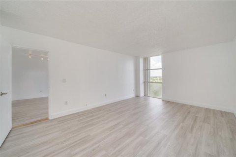 Condominio en venta en North Miami, Florida, 1 dormitorio, 67.17 m2 № 2245835 - foto 10