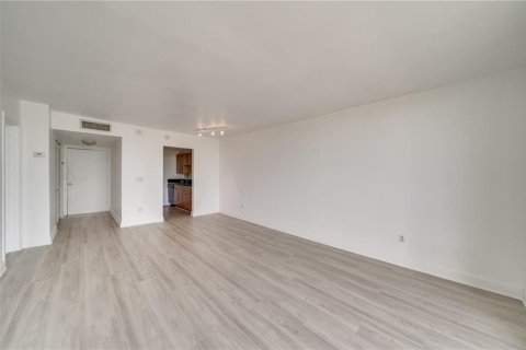 Condominio en venta en North Miami, Florida, 1 dormitorio, 67.17 m2 № 2245835 - foto 5